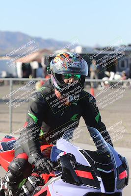 media/Dec-01-2025-Moto Forza (Mon) [[2daa91e15f]]/4-Around the Pits/